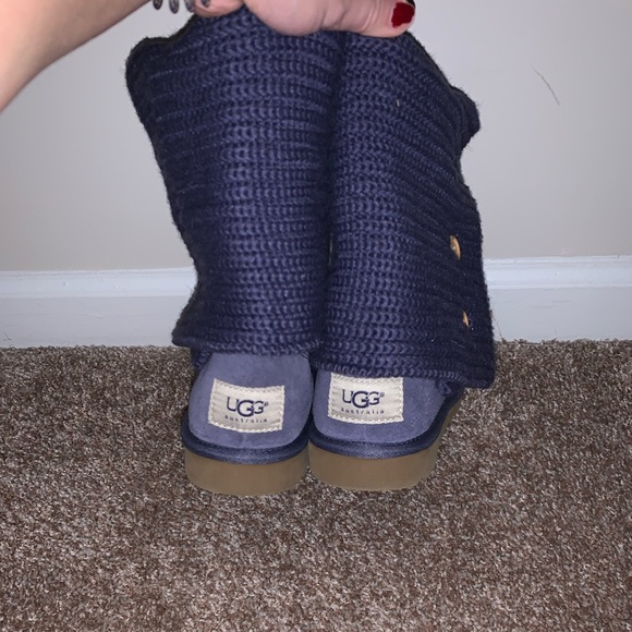 UGGS - Picture 3 of 4
